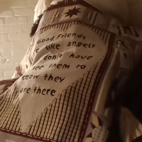 Really nice comfortable unique throw - Picture 2 of 4